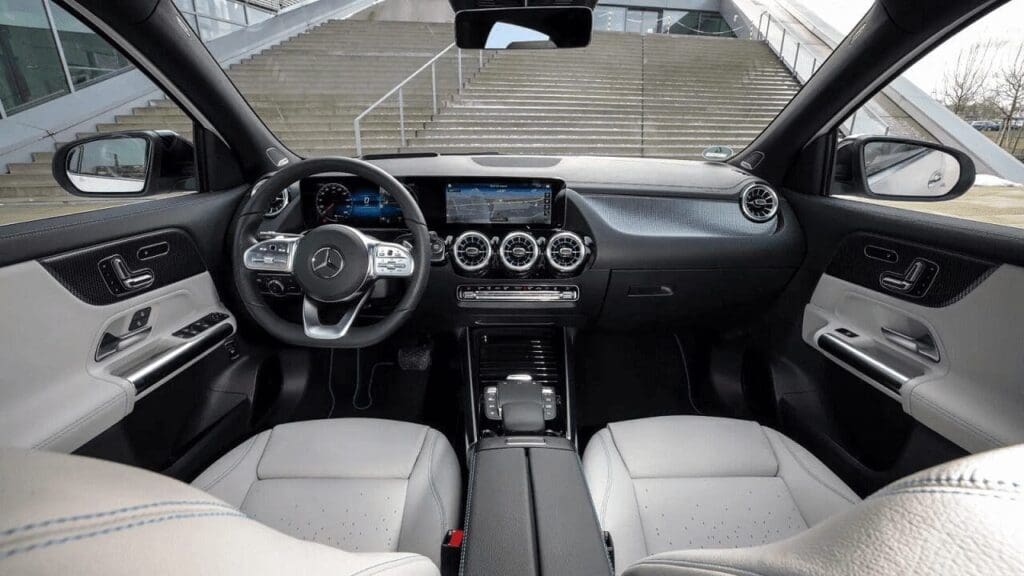 Mercedes EQA wnętrze