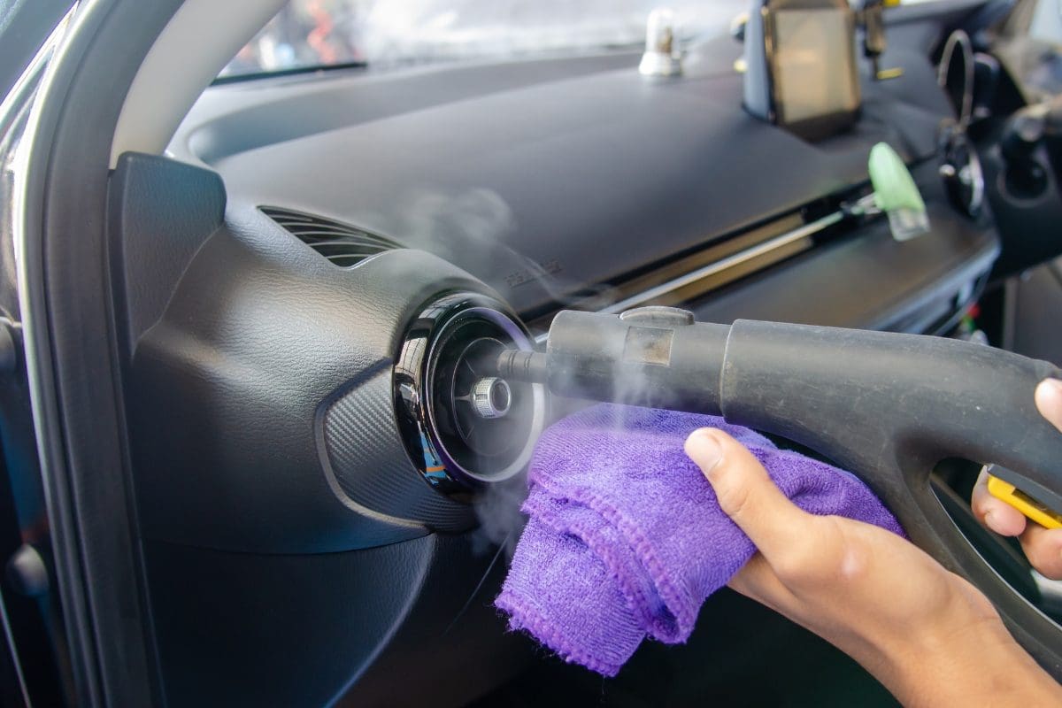 jak dbać o klimatyzację samochodową