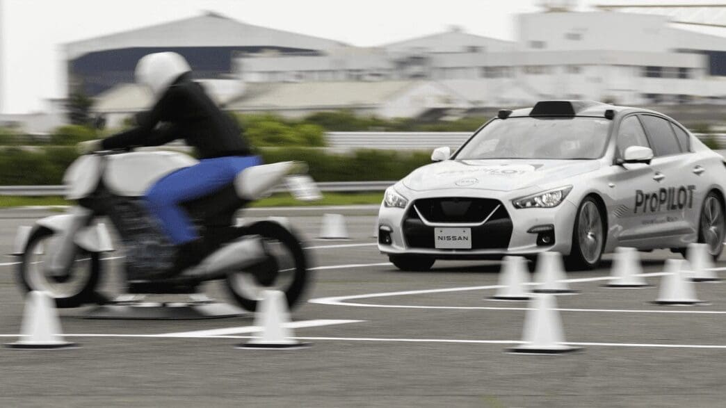 nissan unikanie kolizji