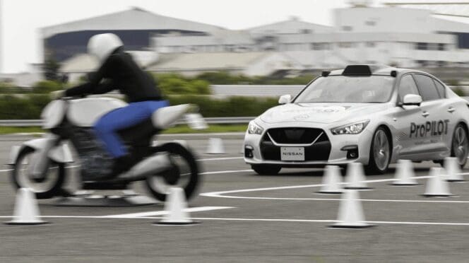 nissan unikanie kolizji