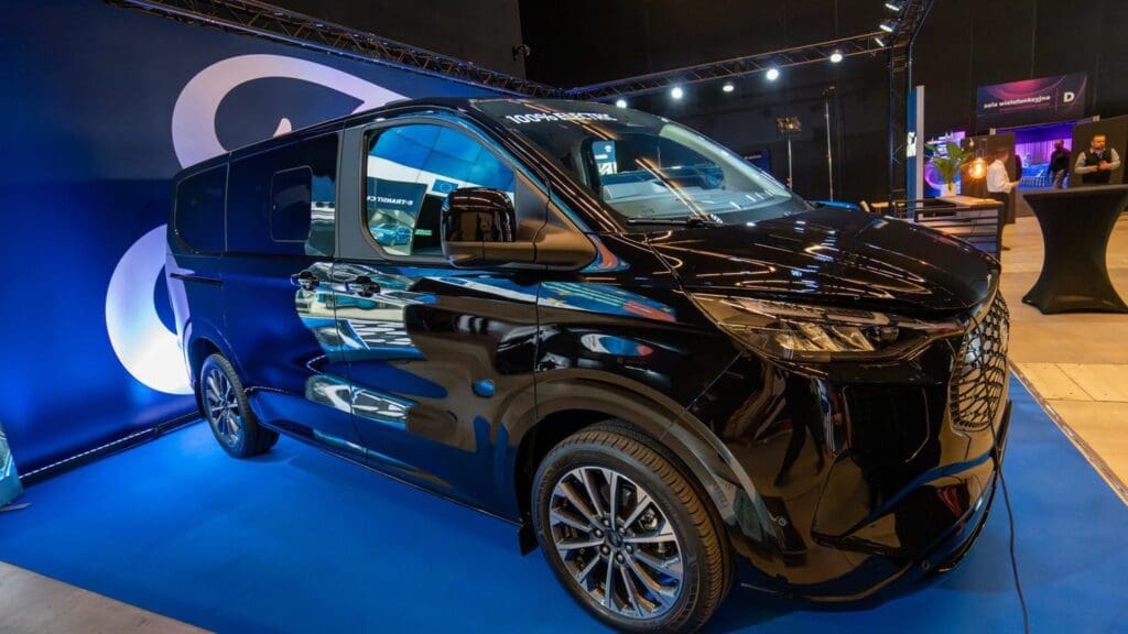 Nowy Ford E-Tourneo Custom i Ford E-Transit Courier 2024