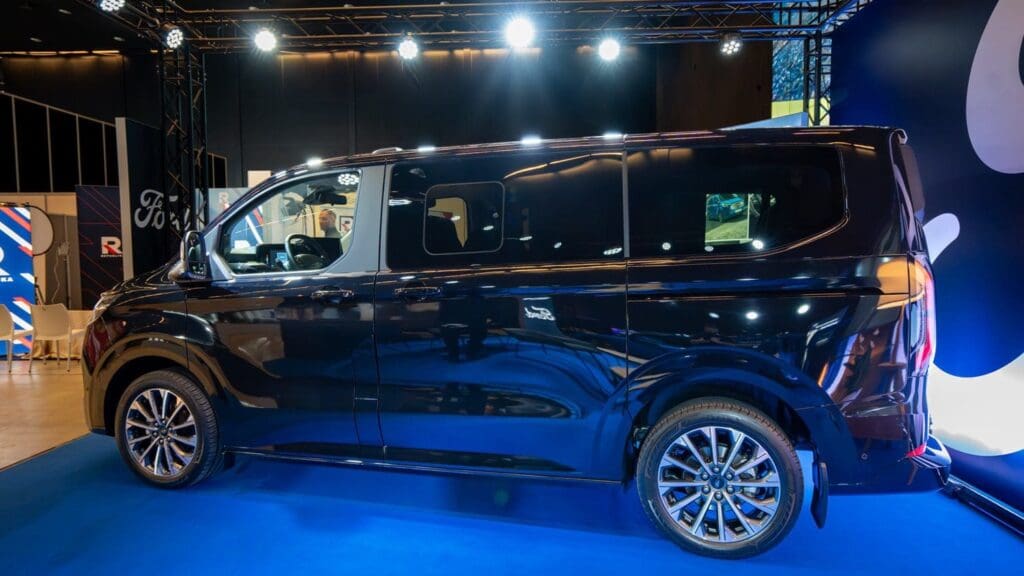 Nowy Ford E-Tourneo Custom i Ford E-Transit Courier 2024