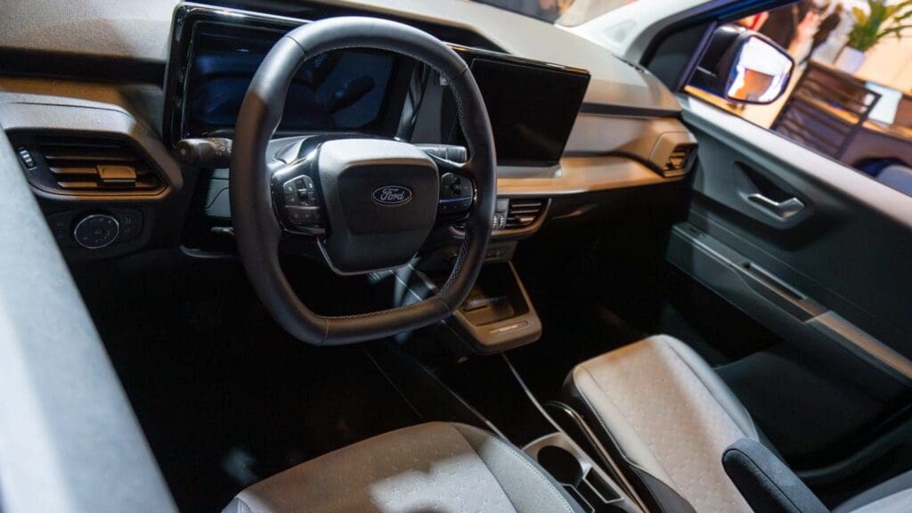 Nowy Ford E-Tourneo Custom i Ford E-Transit Courier 2024