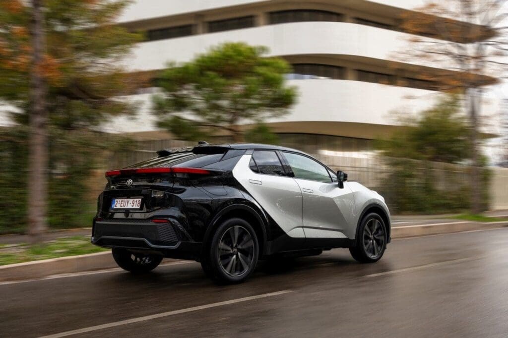 Toyota c-hr plug-in wersja Comfort Plus cennik