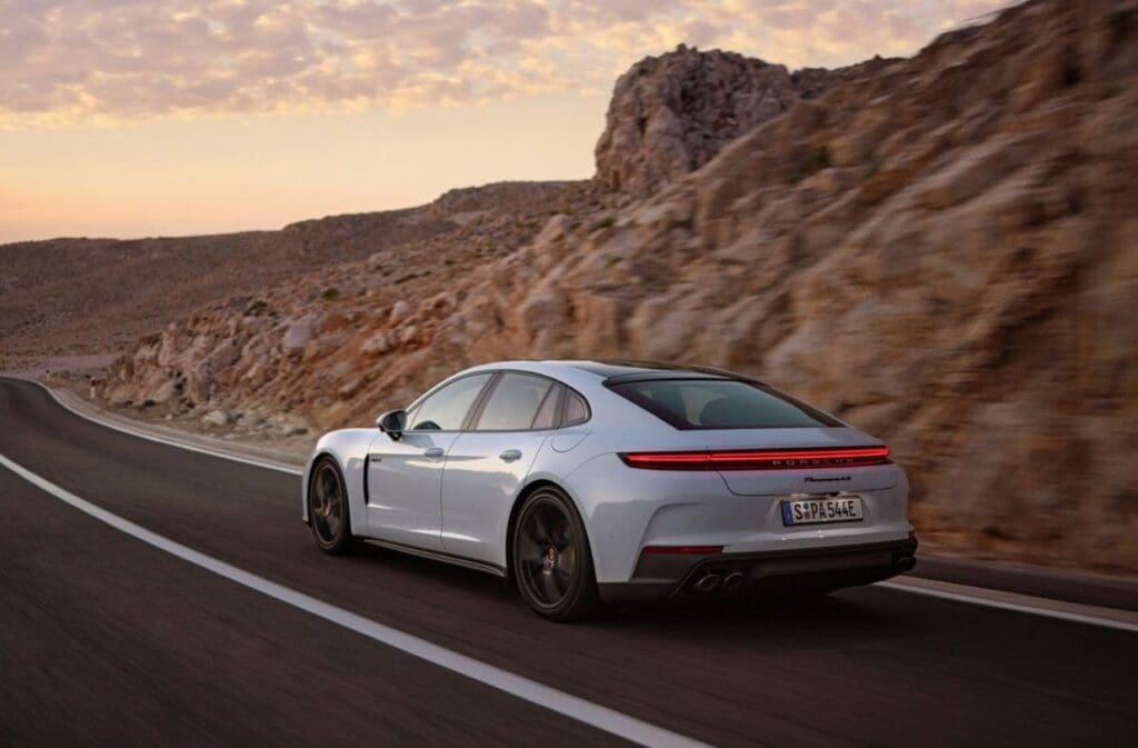 porsche panamera 4 E-Hybrid 2024