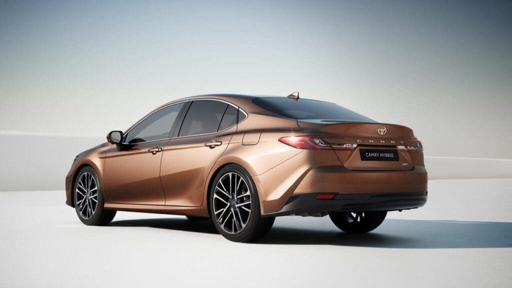 toyota camry 2024 hybryda 5 generacji cennik