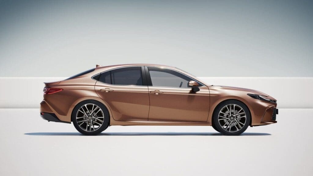 toyota camry 2024 hybryda 5 generacji cennik