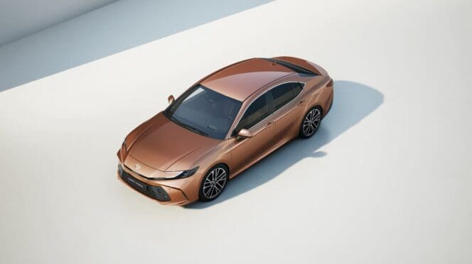 toyota camry 2024 hybryda 5 generacji cennik