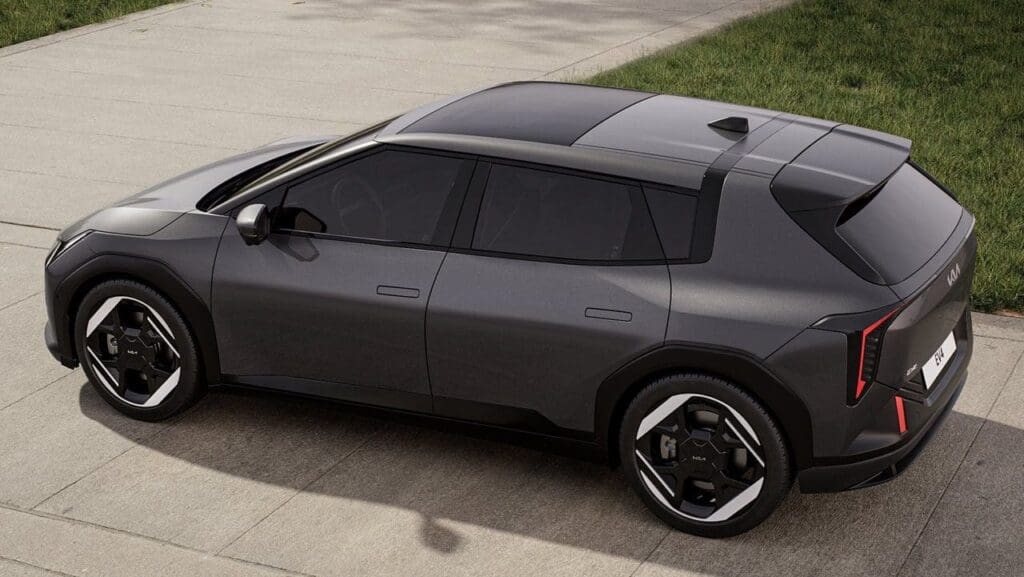 Elektryczny EV4 hatchback