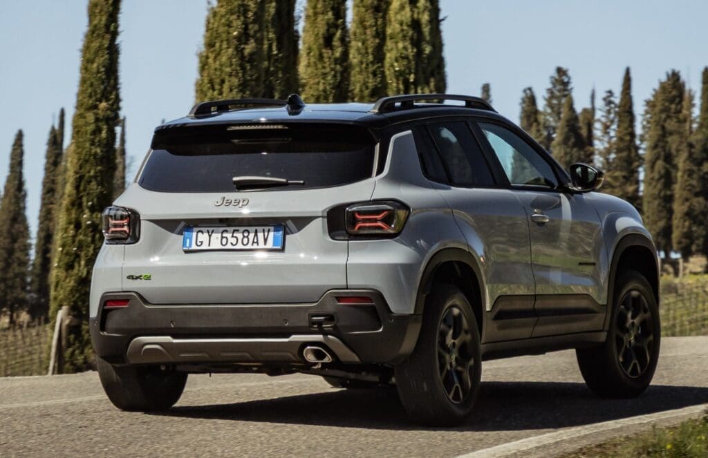 hybrydowy Avenger 4xe w teren