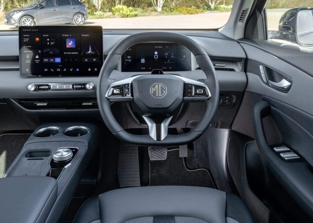 Wnętrze elektryczny SUV S5