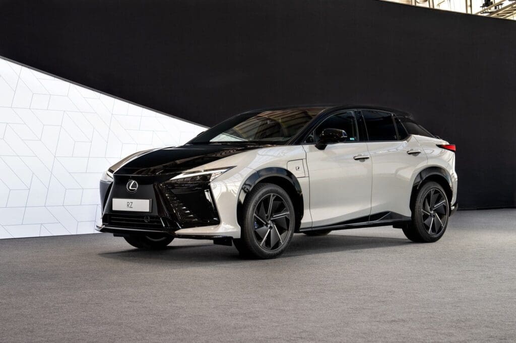 Nowy Lexus RZ
