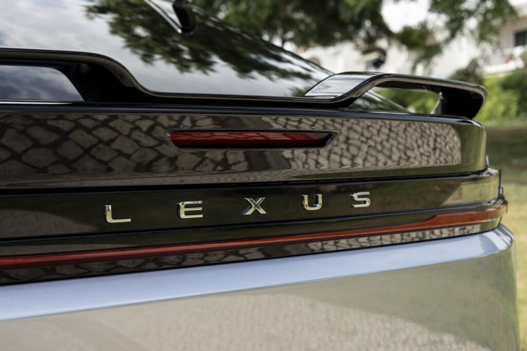 nowy LEXUS RZ 2026