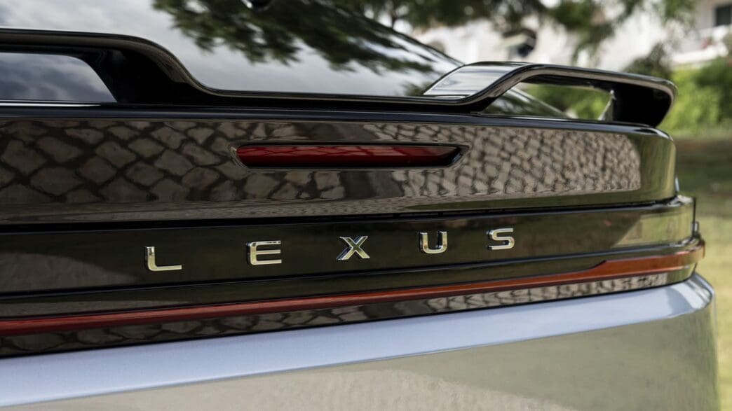 nowy LEXUS RZ 2026