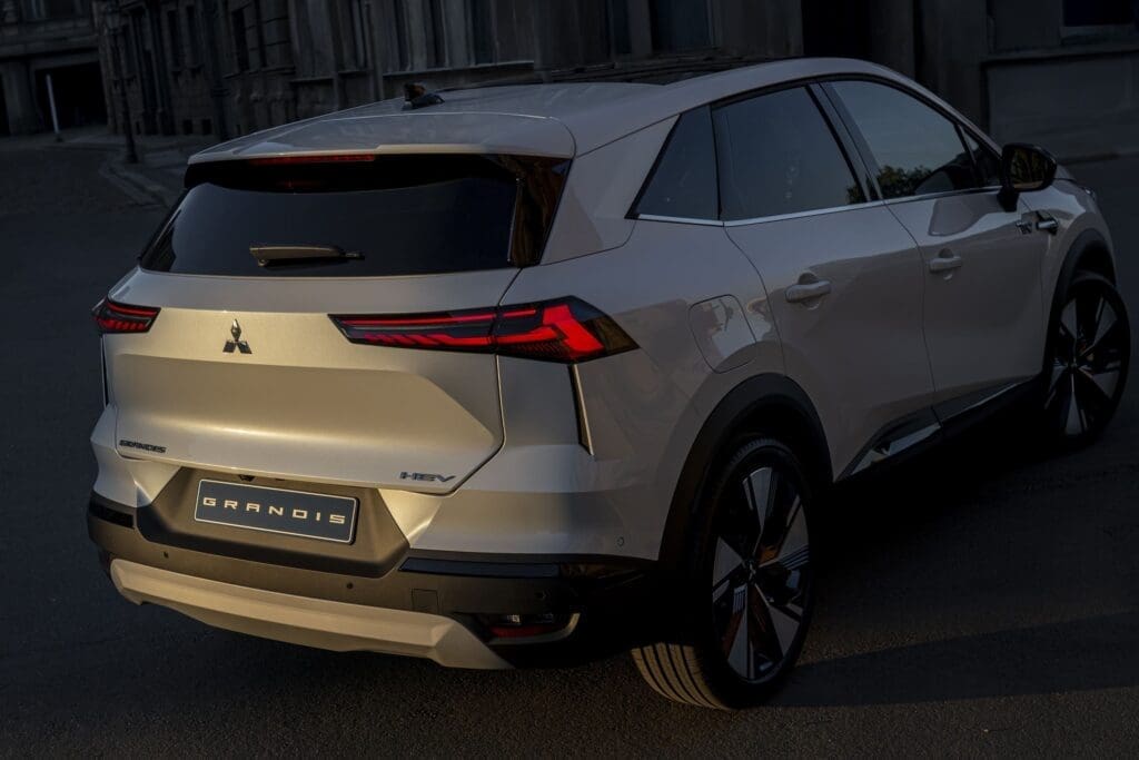 kompaktowy SUV Mitsubishi Grandis
