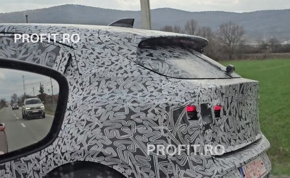 C-Neo w werji hatchback oraz fastback