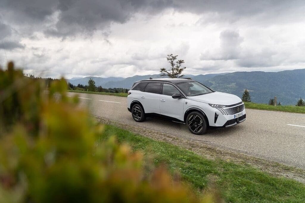 Peugeot E-5008 Electric 325 Dual Motor