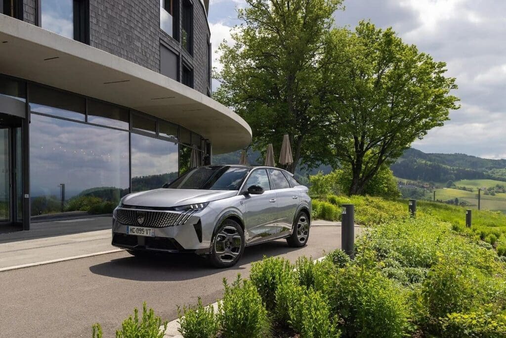 elektryczny Peugeot E-3008 Electric 325 Dual Motor