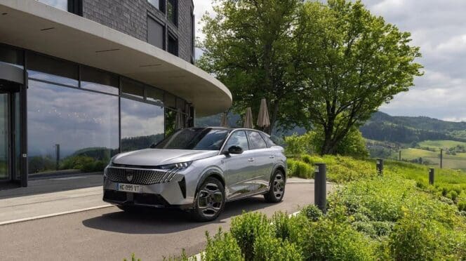 elektryczny Peugeot E-3008 Electric 325 Dual Motor