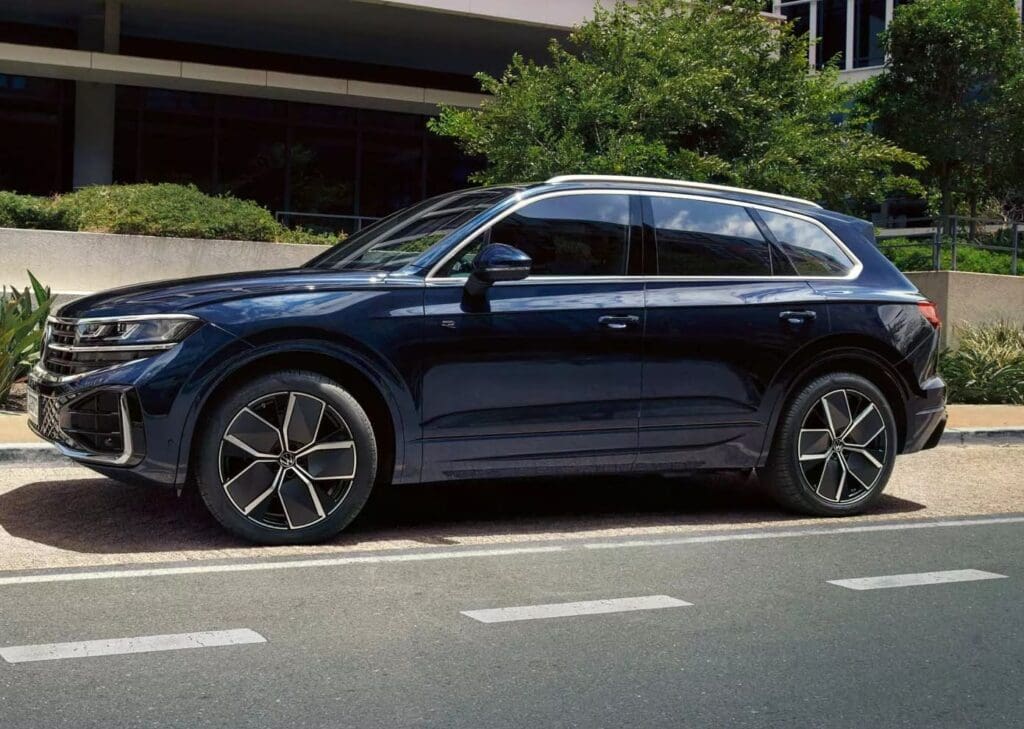 duży SUV Volkswagen Touareg