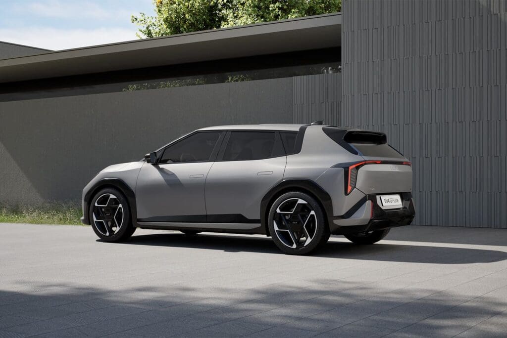 elektryczny hatchback EV4