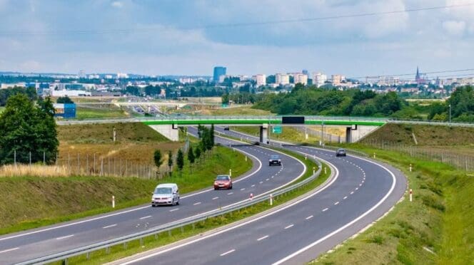 zachowaj odstęp między pojazdami