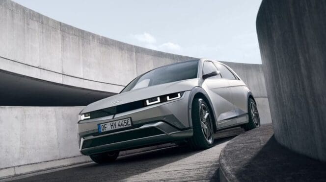 sprzedaż samochodów elektrycznych w 2025 roku