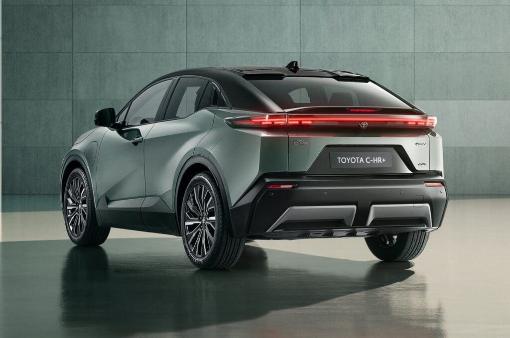nowa Toyota C-HR+ 2025