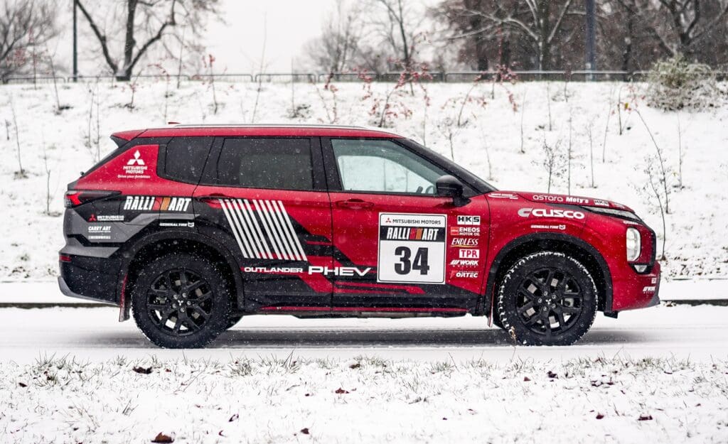 Nowe Mitsubishi Outlander PHEV 2025 SUV wersja RALLIART