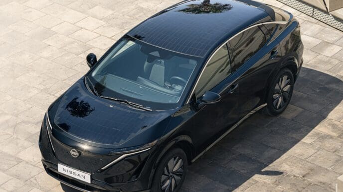 Nissan Ariya z dachem solarnym