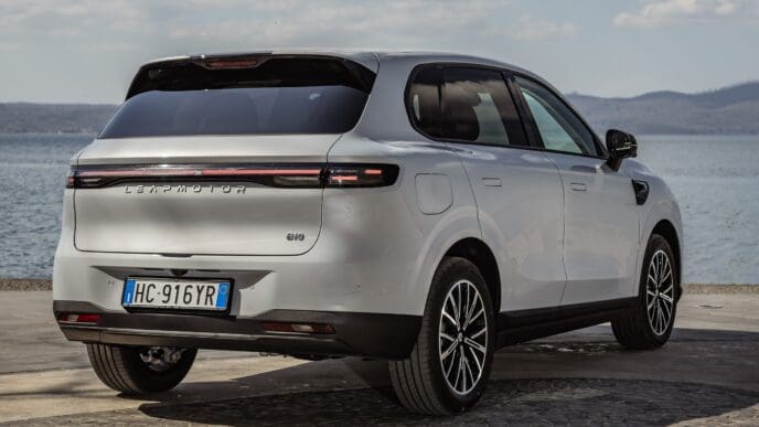 Nowy Leapmotor B10 Hybrid EV