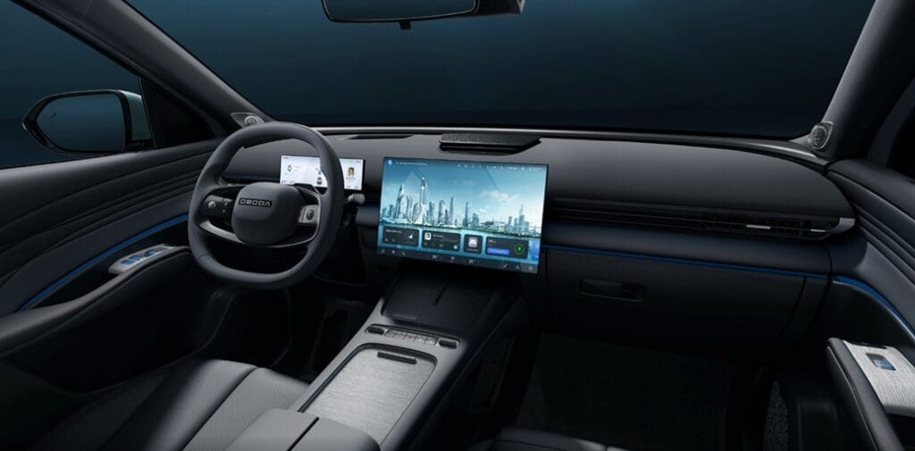 nowa hybrydowa OMODA 7