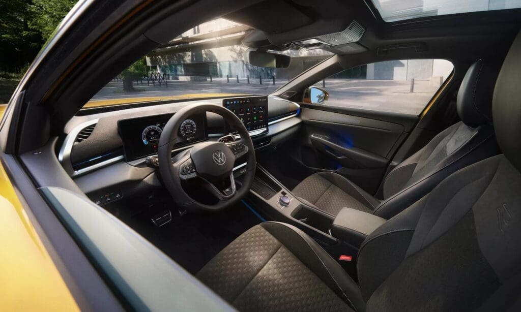 Wnętrze nowego T-roca, ale też nowy Opel Astra 2026 ma cennik