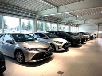 Toyota otwiera kolejne salony