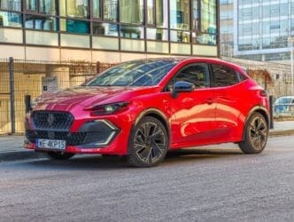 Ten miejski hatchback zaskakuje wszystkim. Renault Clio Hybrid 160 KM