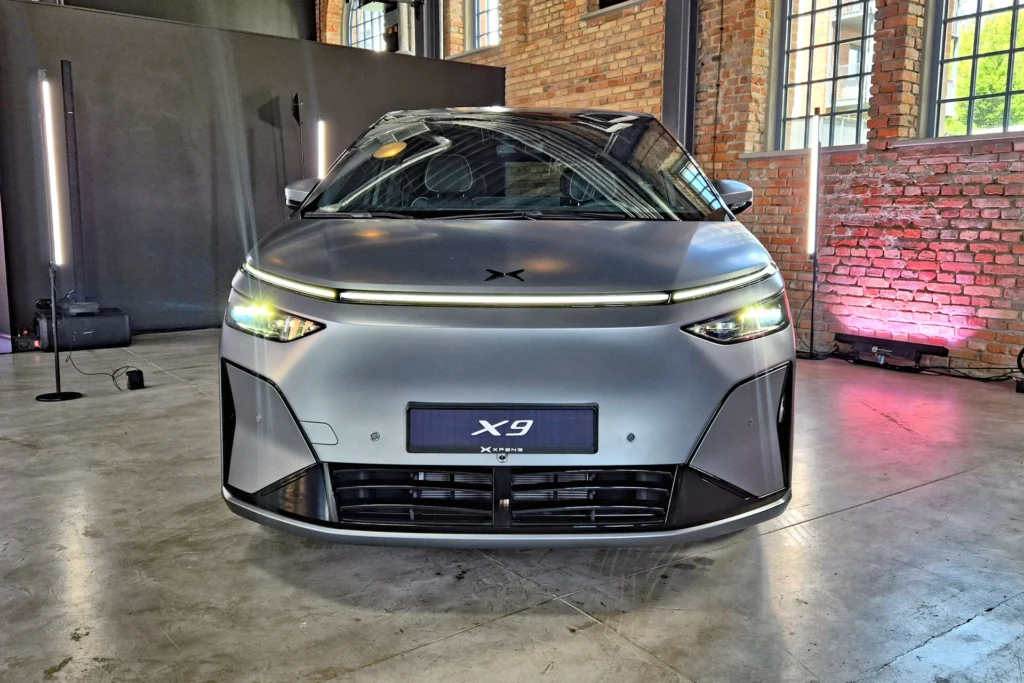 Xpeng X9