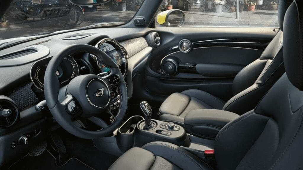 Mini Cooper SE wnętrze