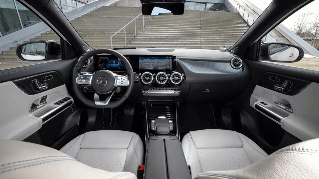 Mercedes EQA wnętrze