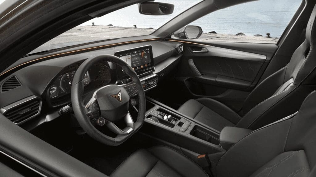 cupra leon wnętrze