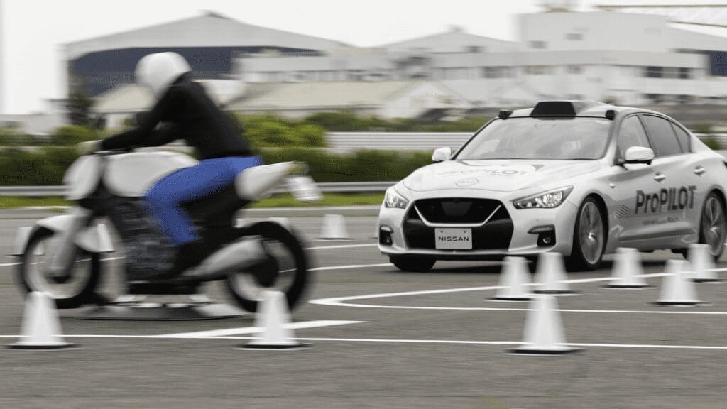 nissan unikanie kolizji