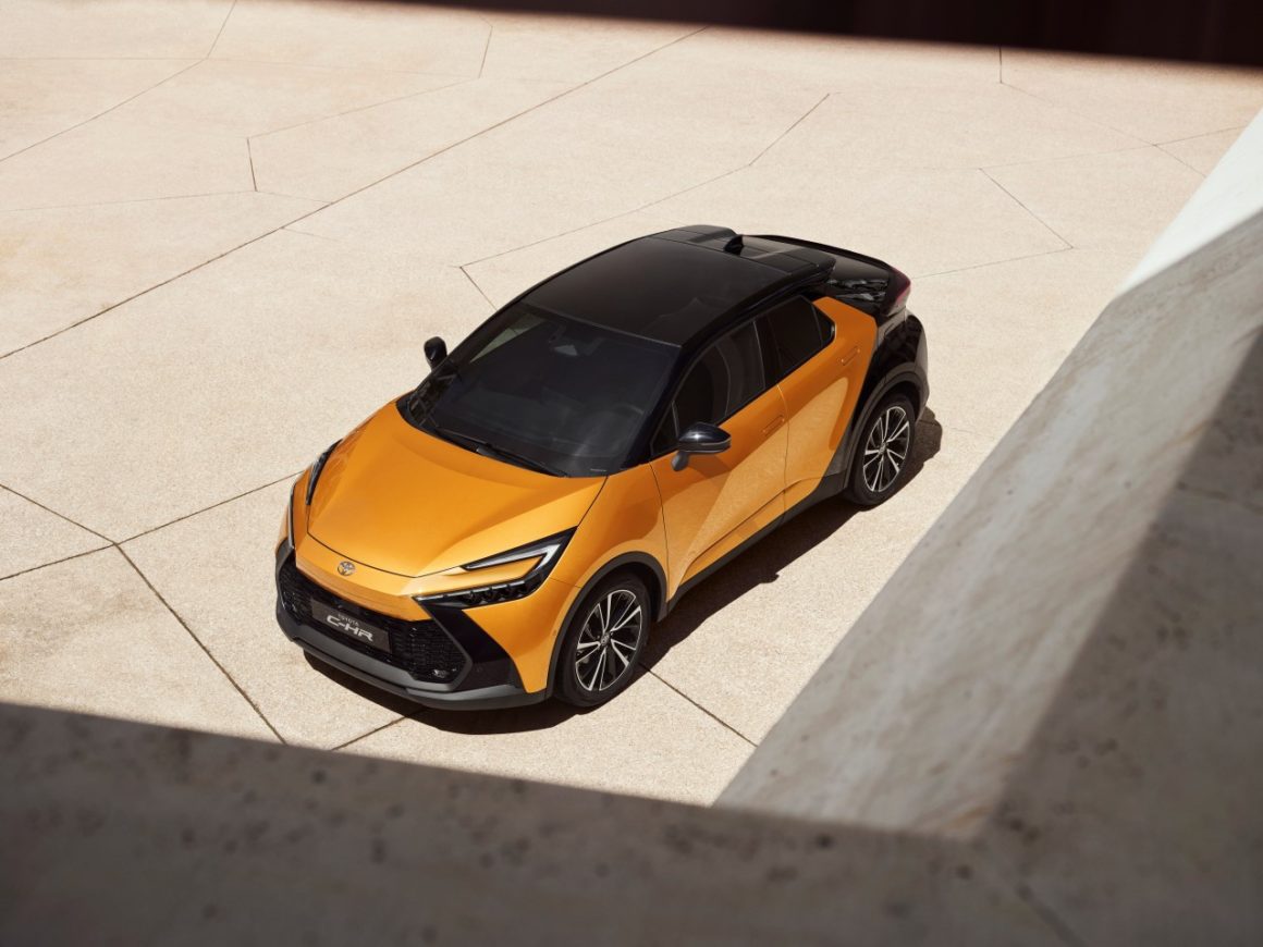 Nowa Toyota CHR 2024 wyceniona. Sześć wersji wyposażenia Moto Magazyn