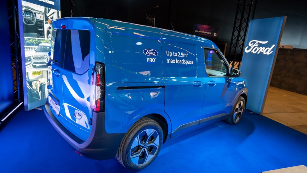 Nowy Ford E-Tourneo Custom i Ford E-Transit Courier 2024