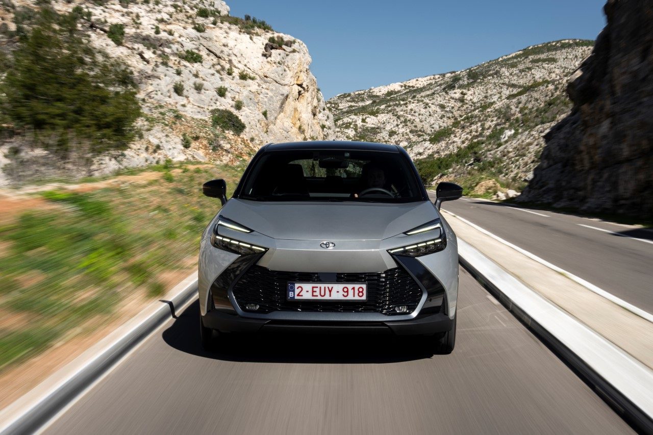 Toyota CHR Plugin Hybrid wersja Comfort Plus cennik