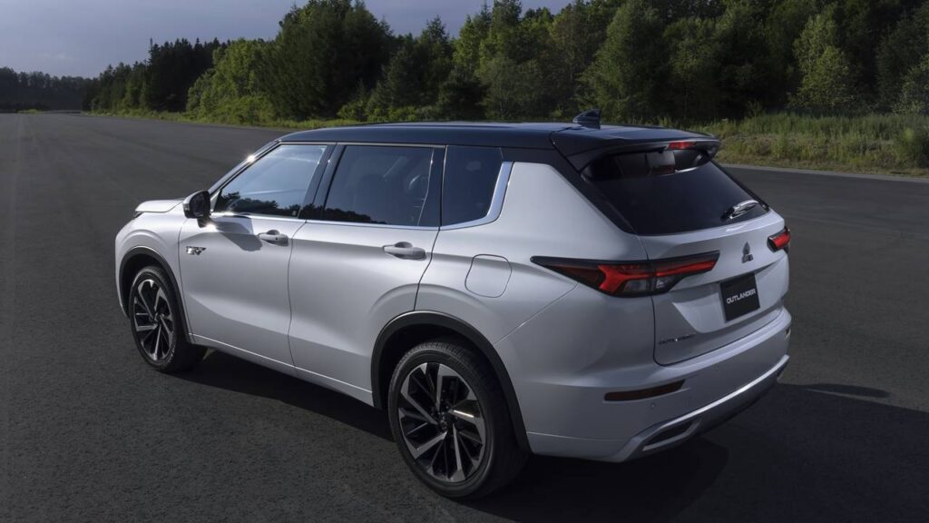 Nowy Mitsubishi Outlander układ hybrydowy PHEV z napędem 4x4