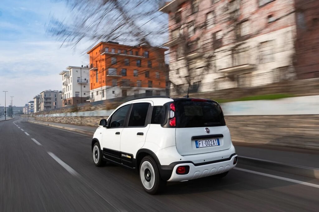 fiat panda hybrid 70 KM technologia android auto