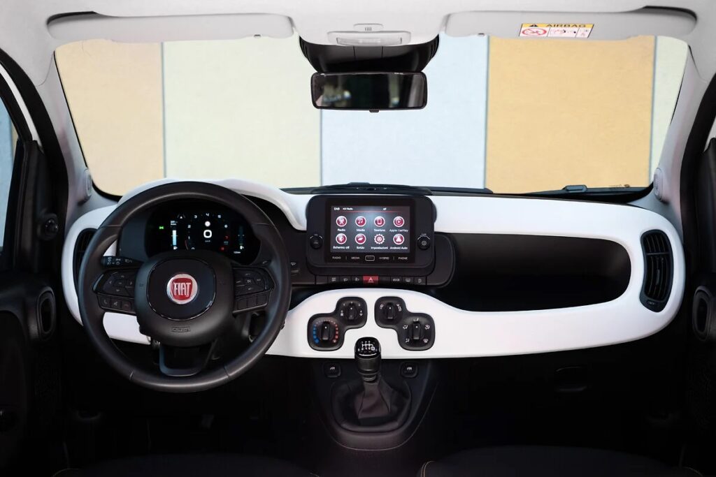 fiat panda hybrid 70 KM technologia android auto