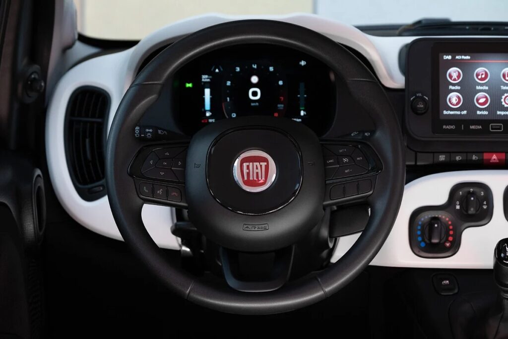 fiat panda hybrid 70 KM technologia android auto