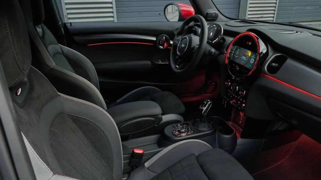 wnętrze sportowego Cooper S JCW