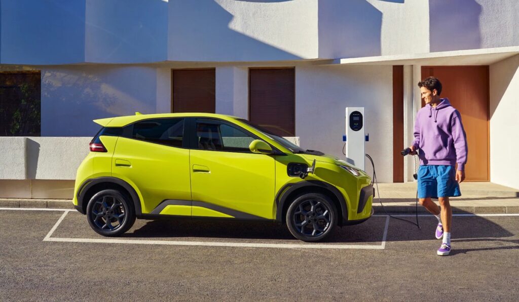 BYD Dolphin to miejski samochód elektryczny