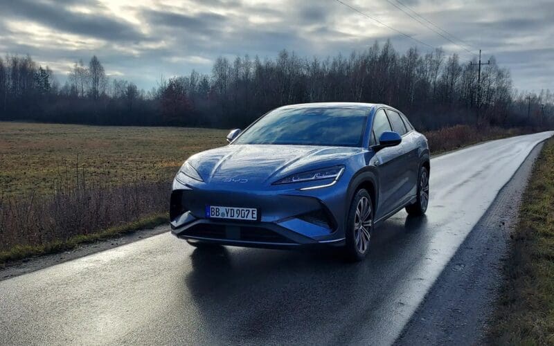 Wzrost sprzedaży chińskich samochodów BYD, źródło: BYD